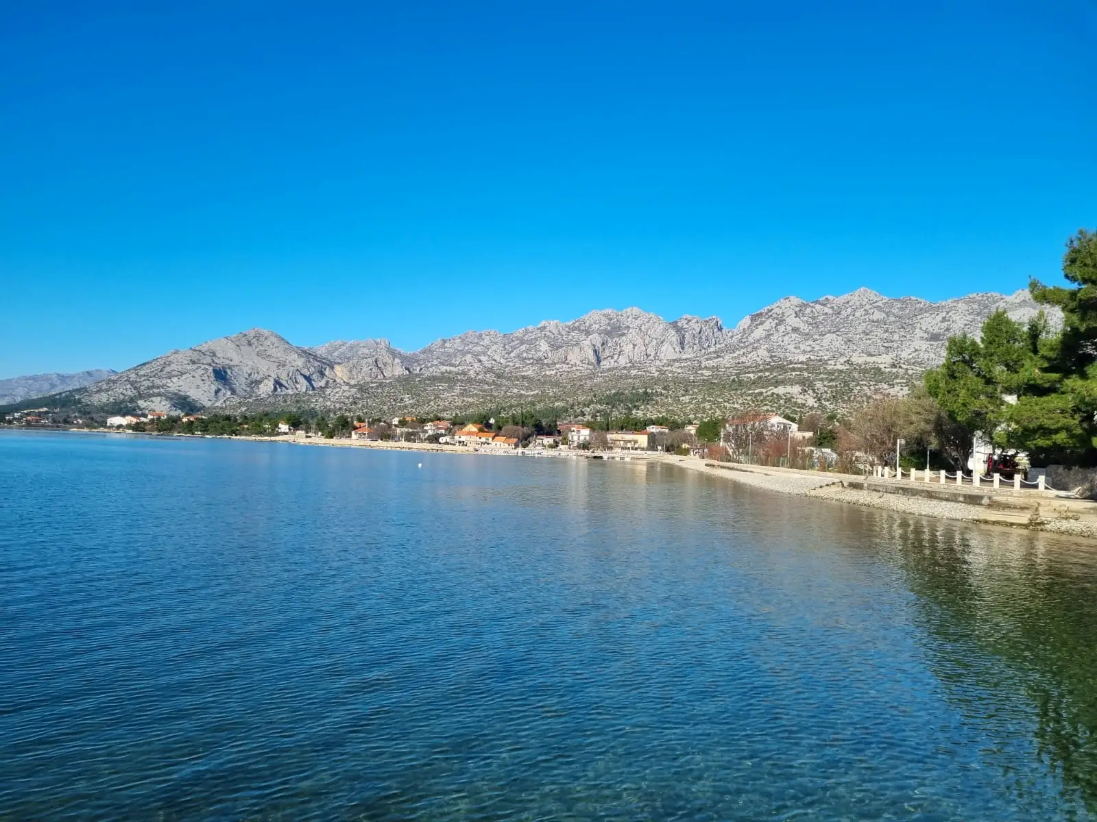 Clear sea and Velebit mountain view near Apartman Linda in Seline