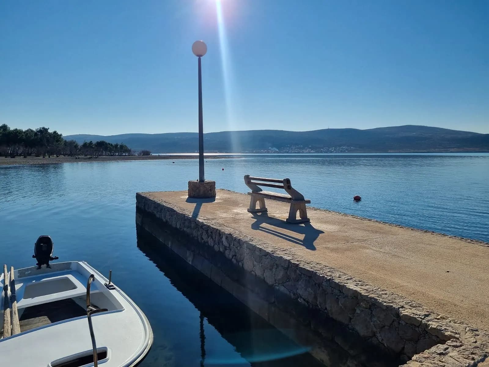 Calm sea and pier in Seline near Apartman Linda