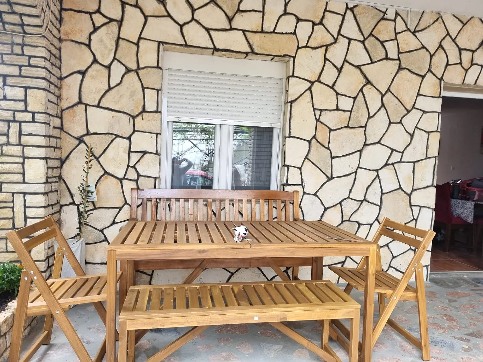 Shaded terrace at Apartman Linda in Seline for relaxed family meals near National Park Paklenica